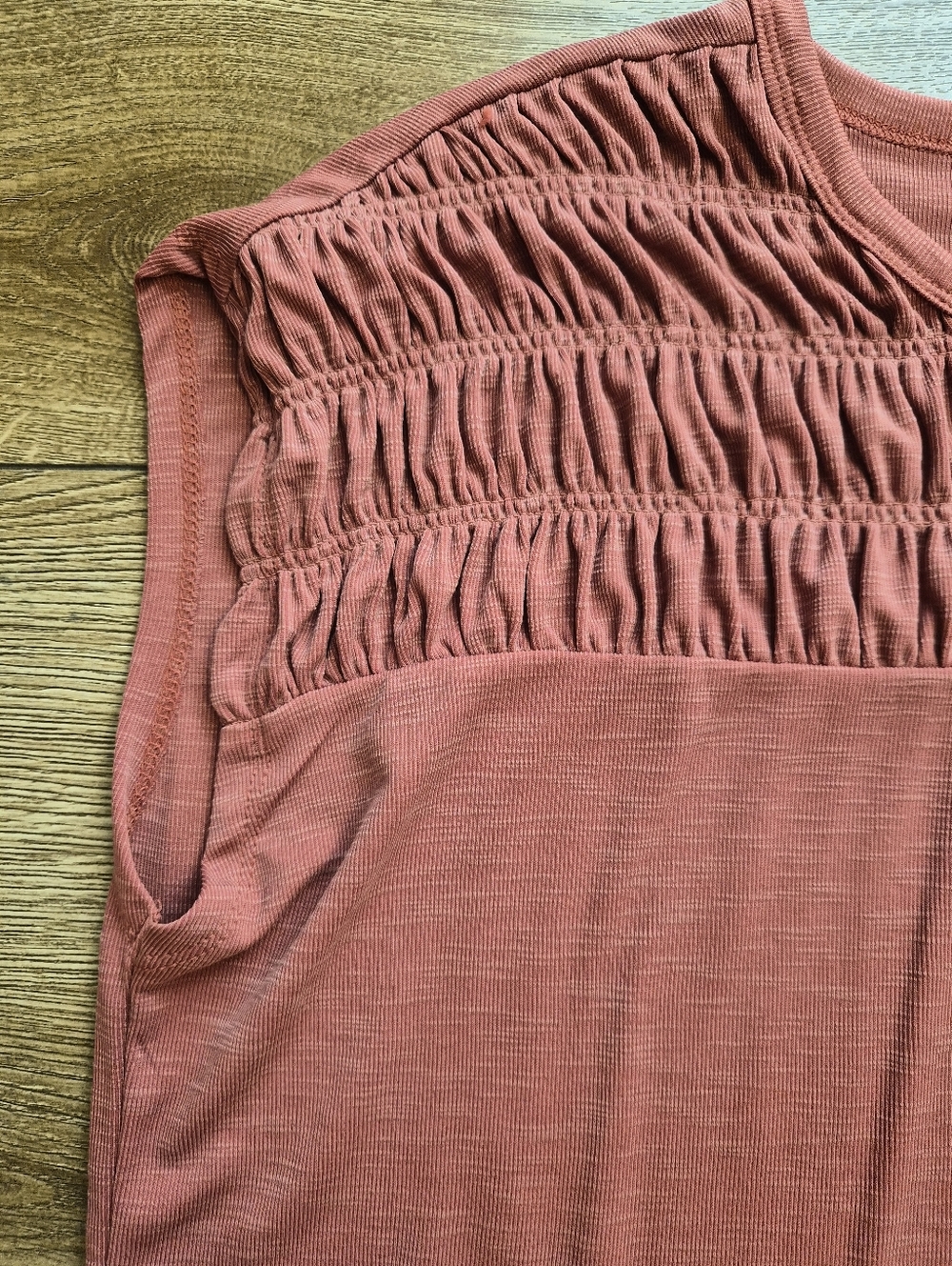[LIKE NEW] MAURICES Smocked Yoke Dolman Tee Tapestry L Large Marsala - Picture 3 of 8